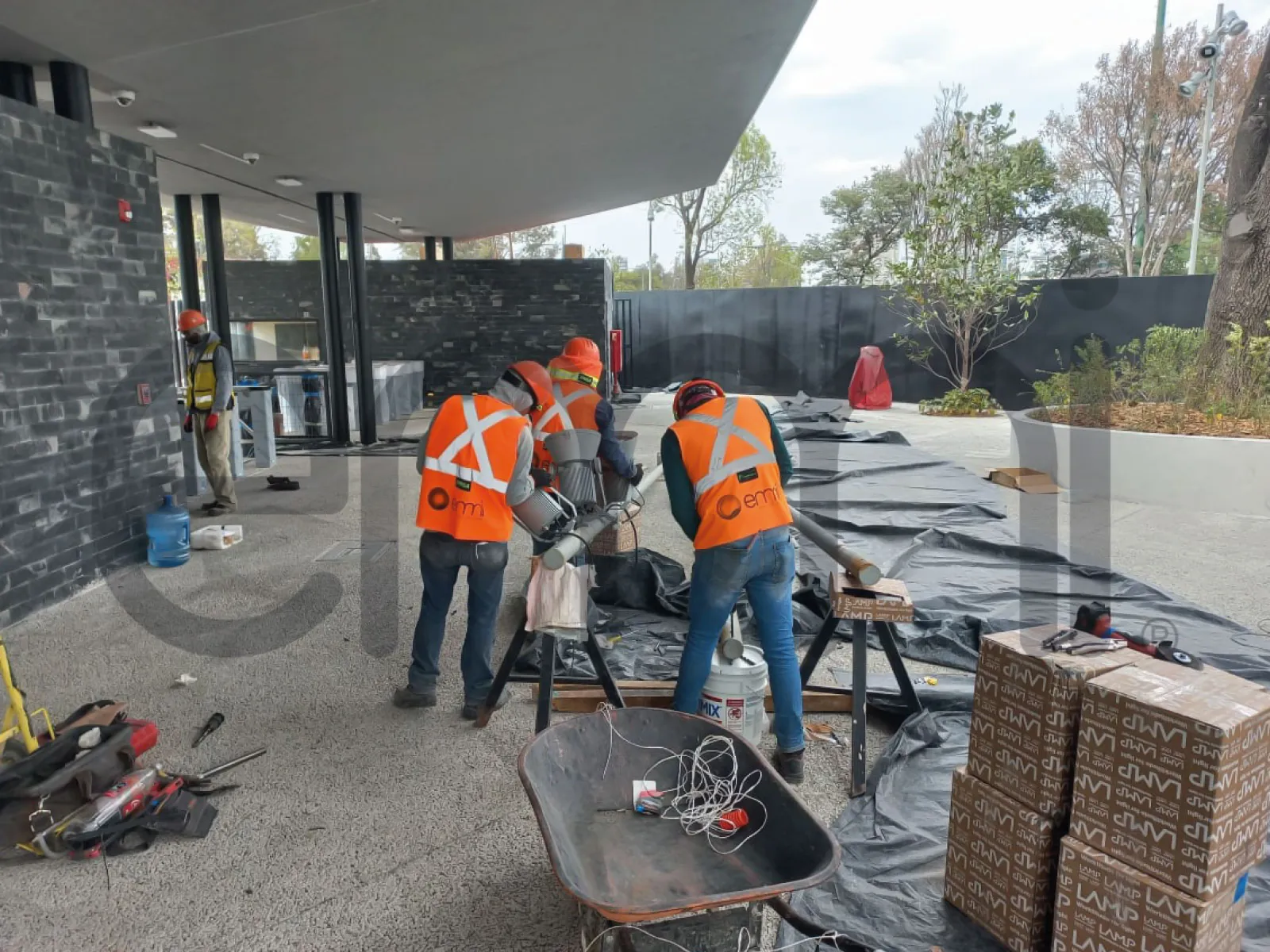 Trabajadores en Parque AZTLAN