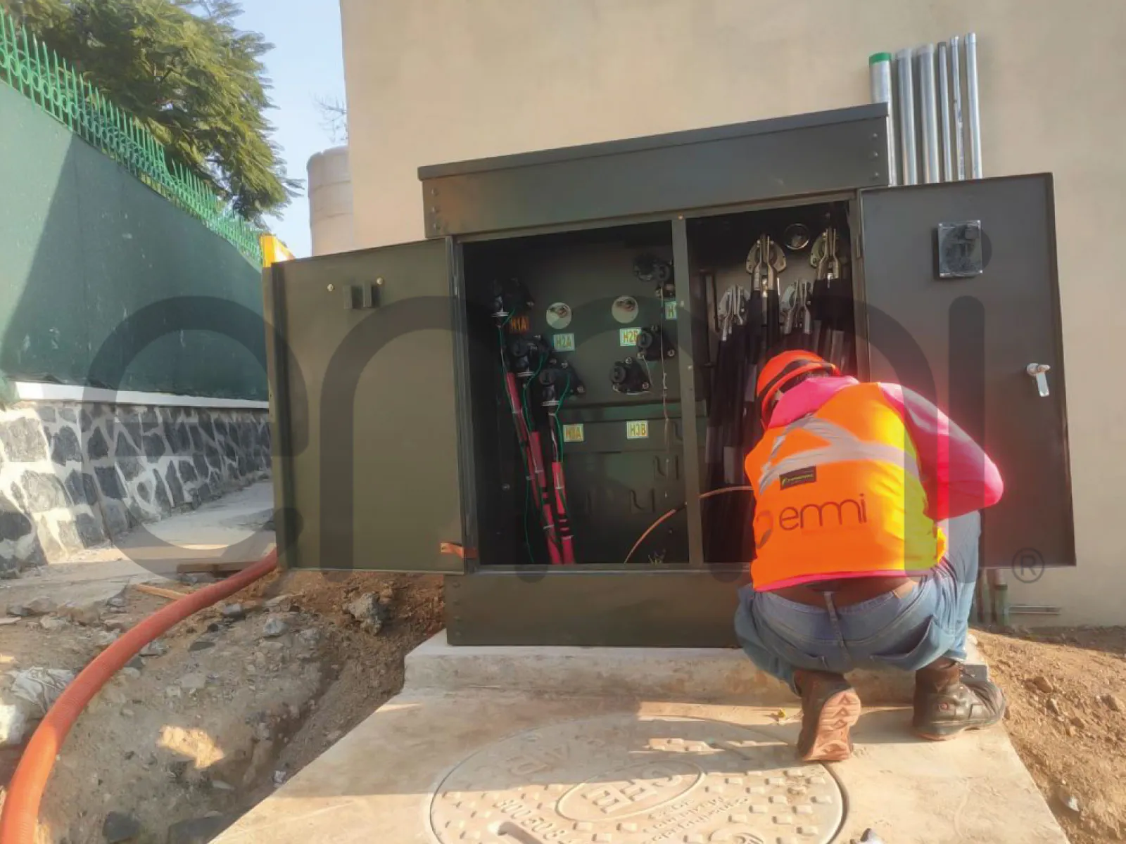Trabajador de emmi en parque aztlan