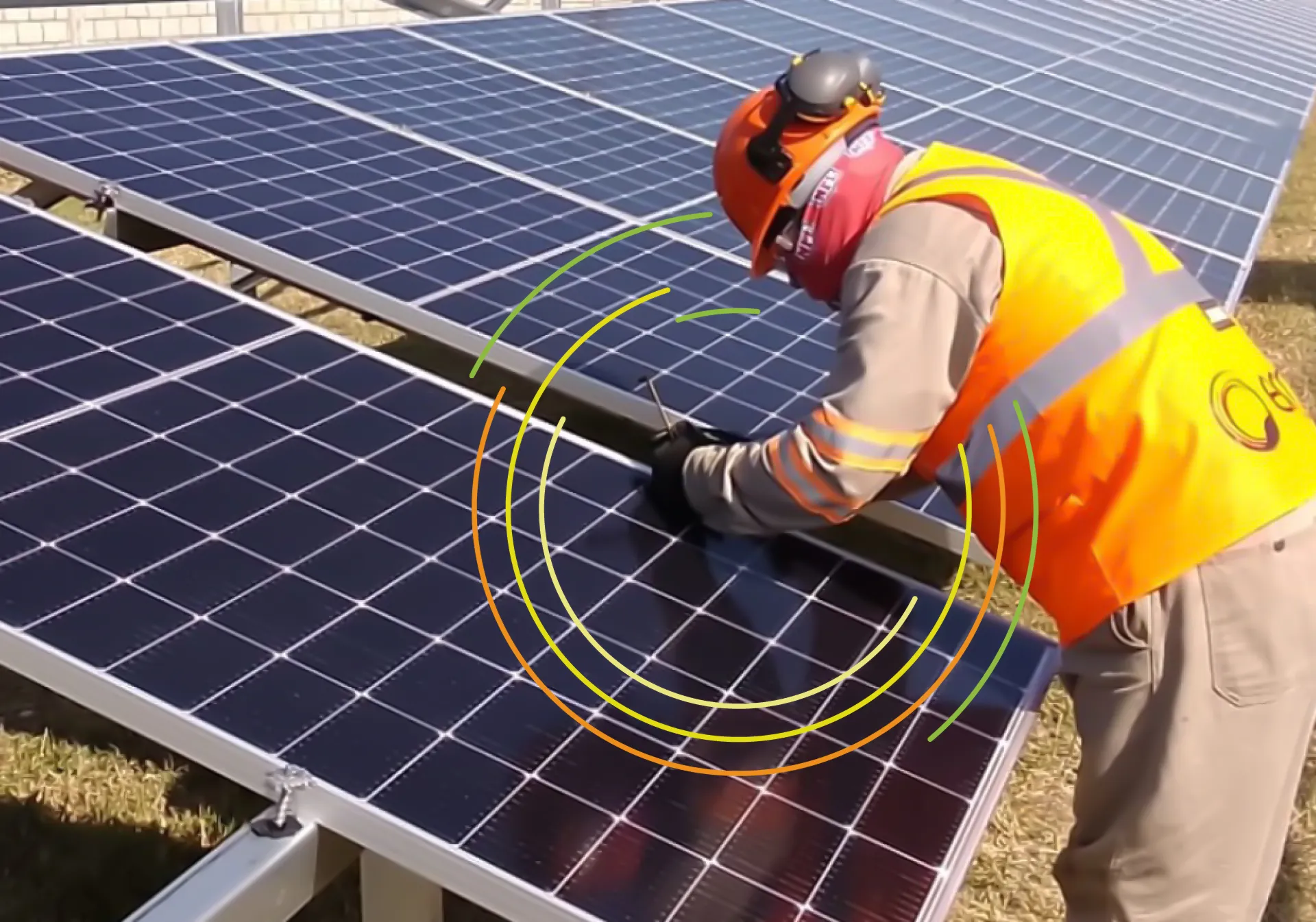 persona con panel solar
